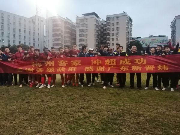 外卖员进到房间把我弄高潮了